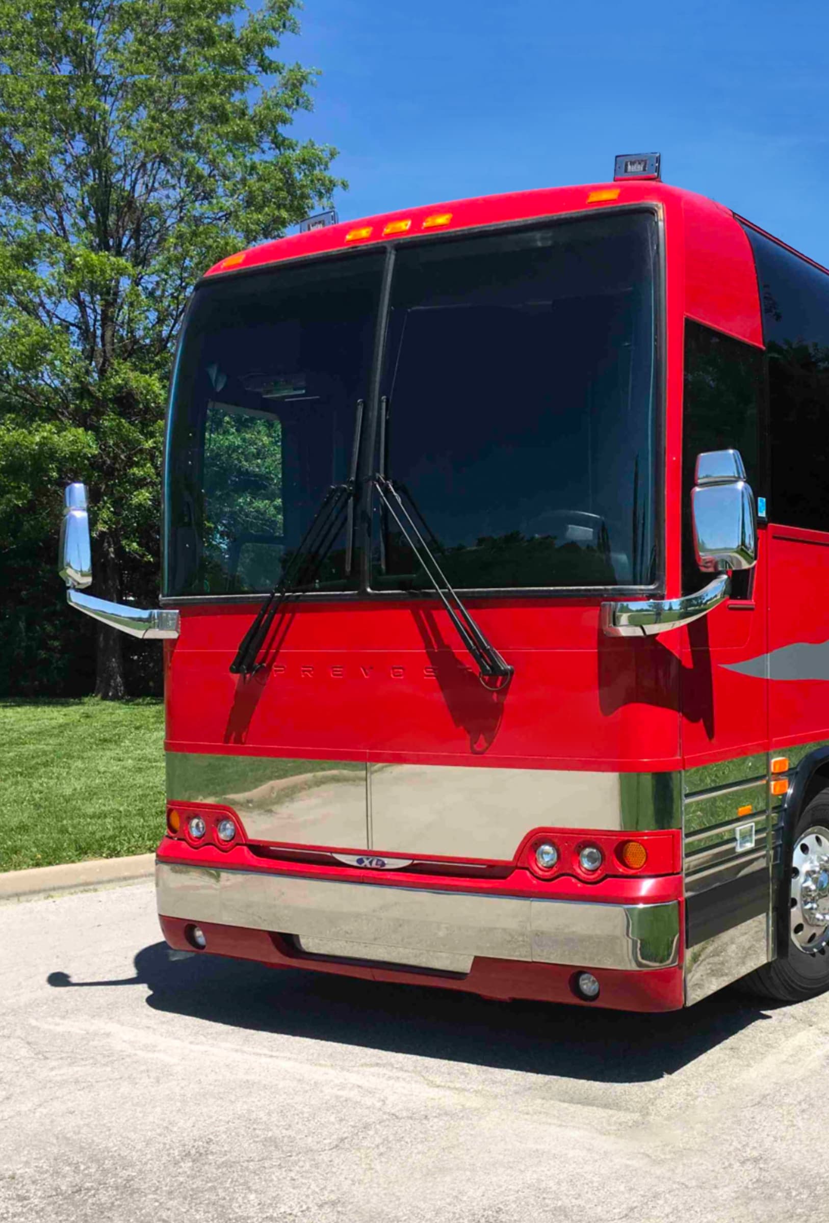 Prevost XL entertainer tour coach exterior