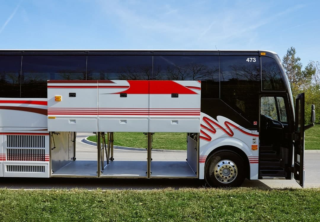 Prevost H3-45 underfloor luggage bays
